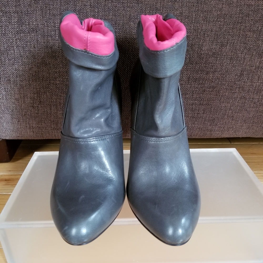 BNNB BCBG leather ankle bootie size 7.5